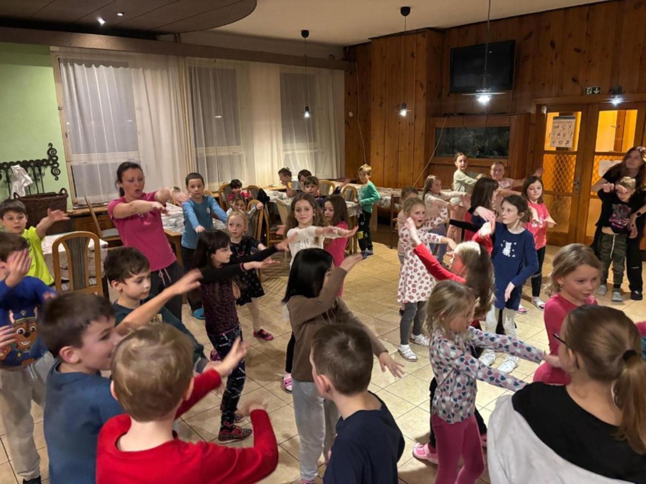 Den plný lyžování