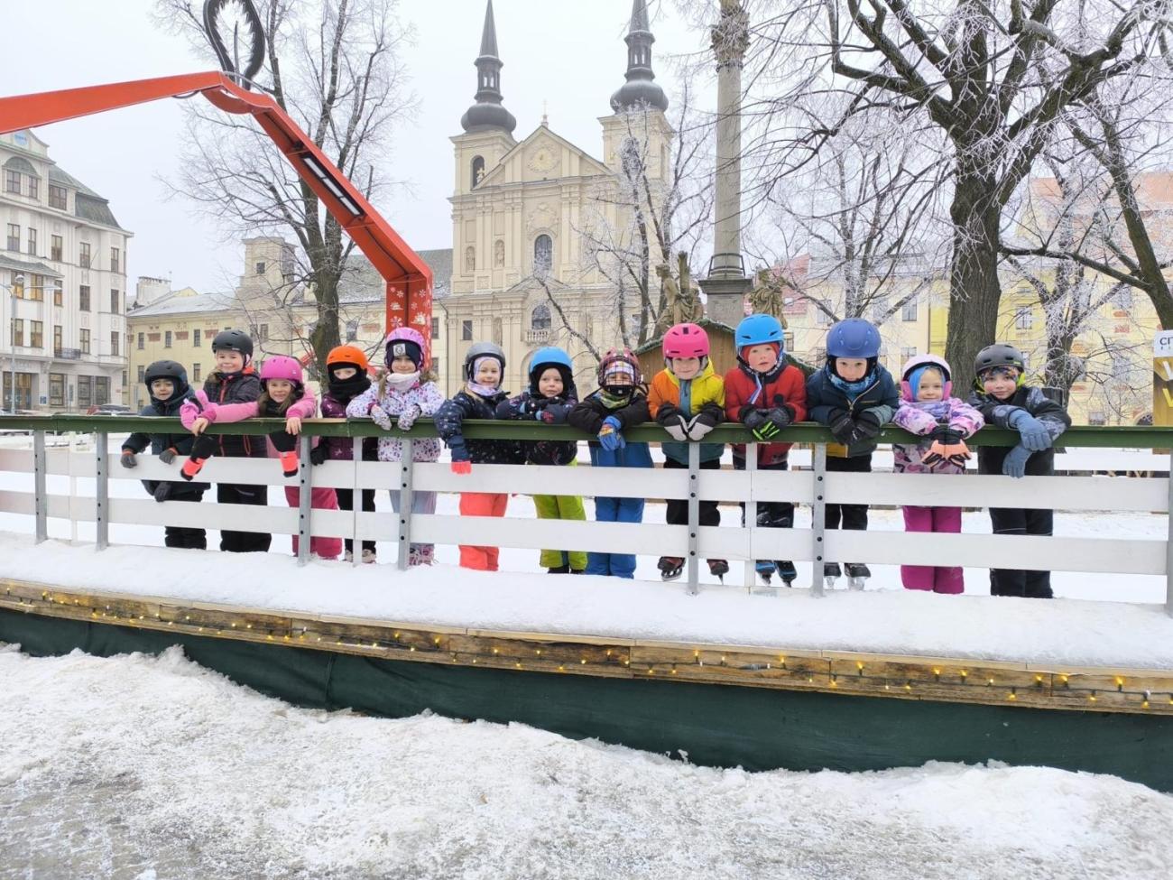 Hodina tělesné výchovy na bruslích 1.A