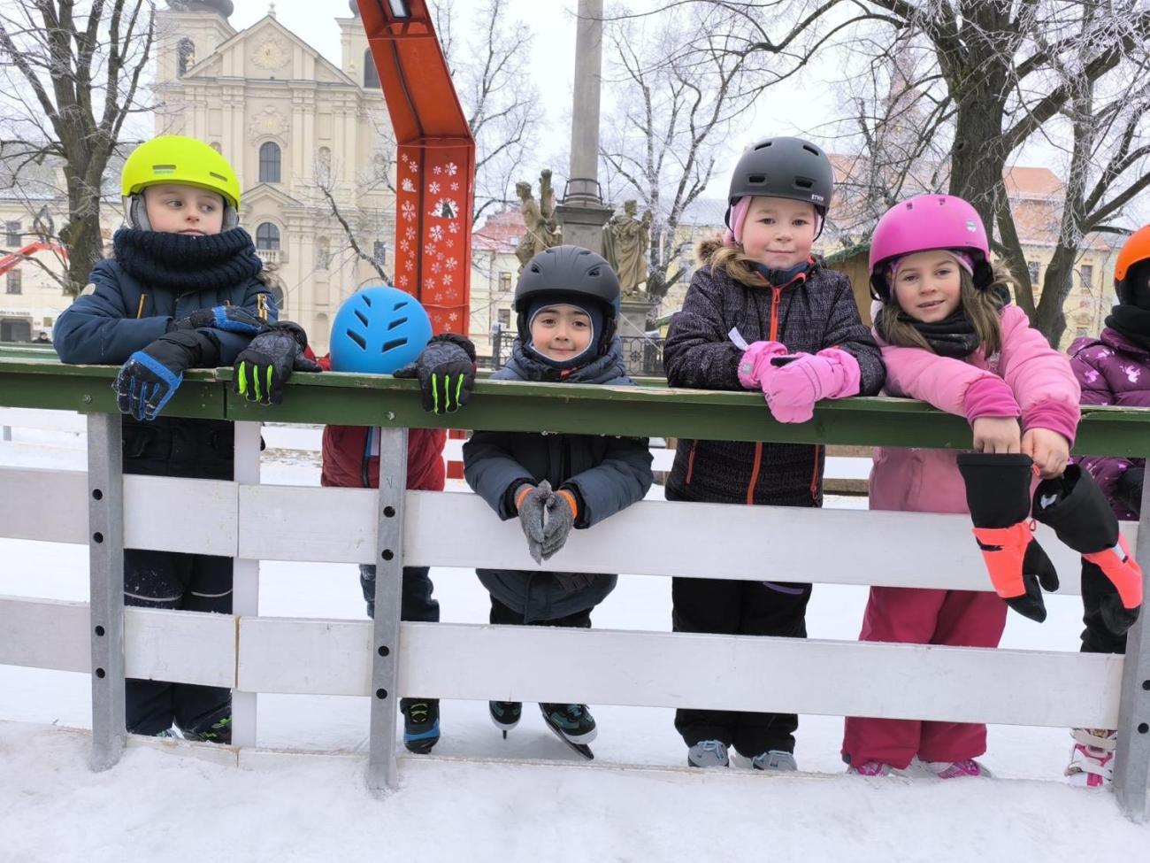 Hodina tělesné výchovy na bruslích 1.A