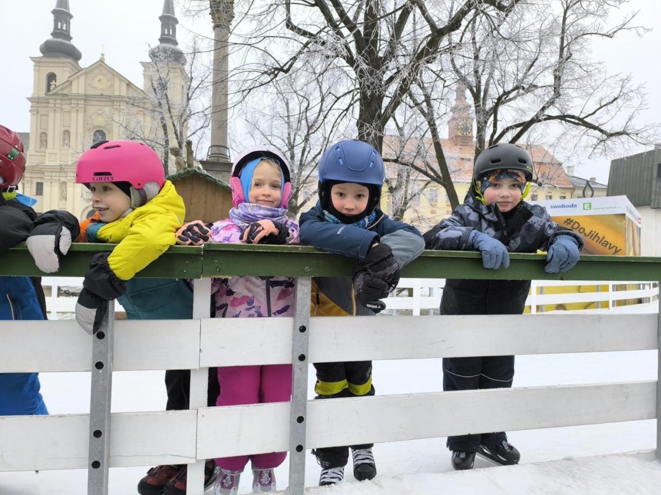 Hodina tělesné výchovy na bruslích 1.A