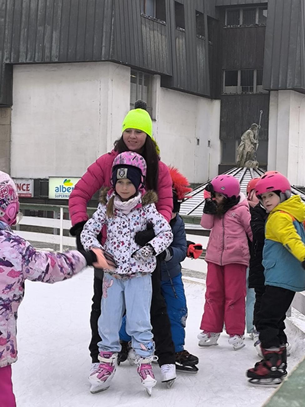 Hodina tělesné výchovy na bruslích 1.A