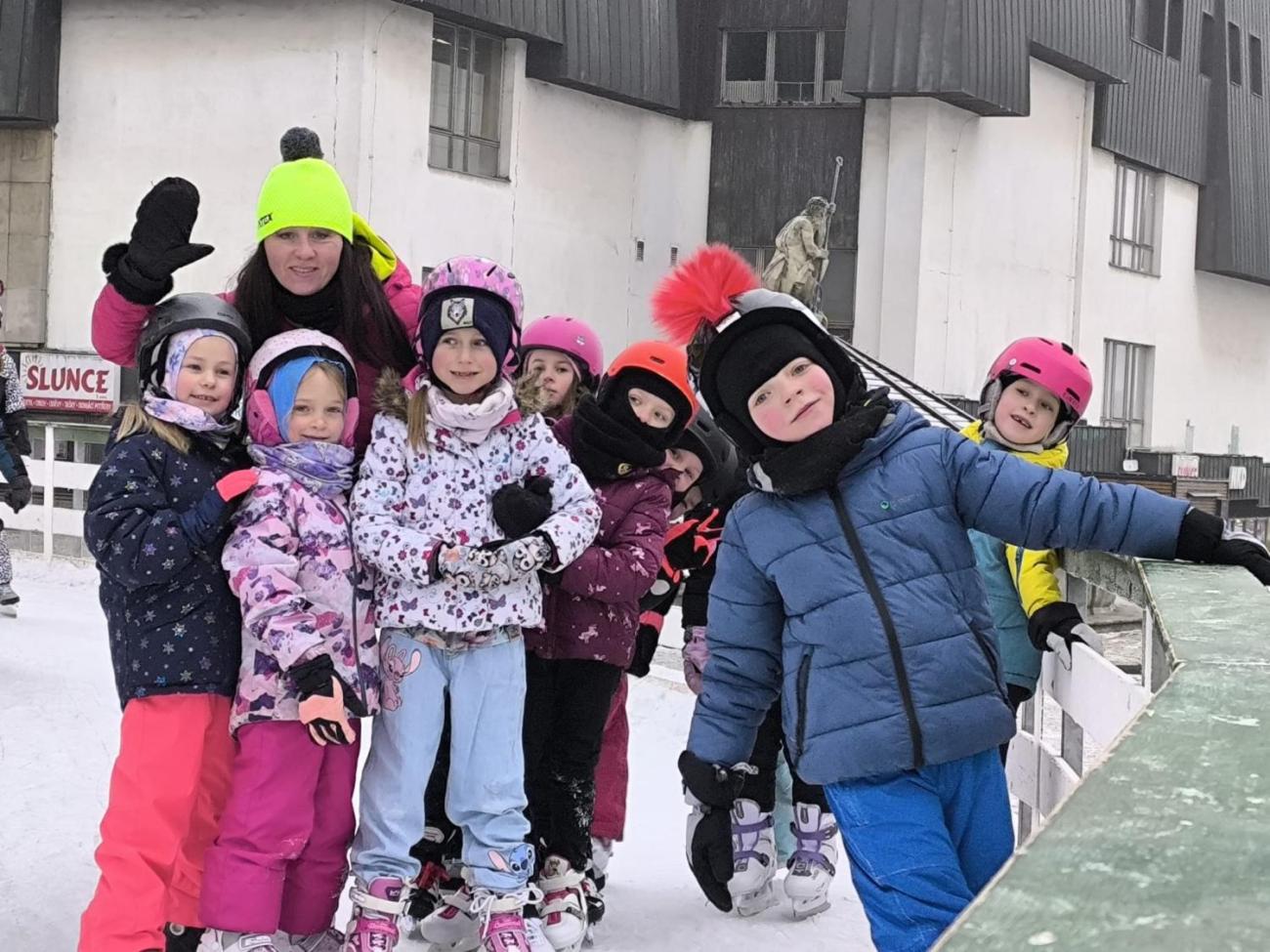 Hodina tělesné výchovy na bruslích 1.A