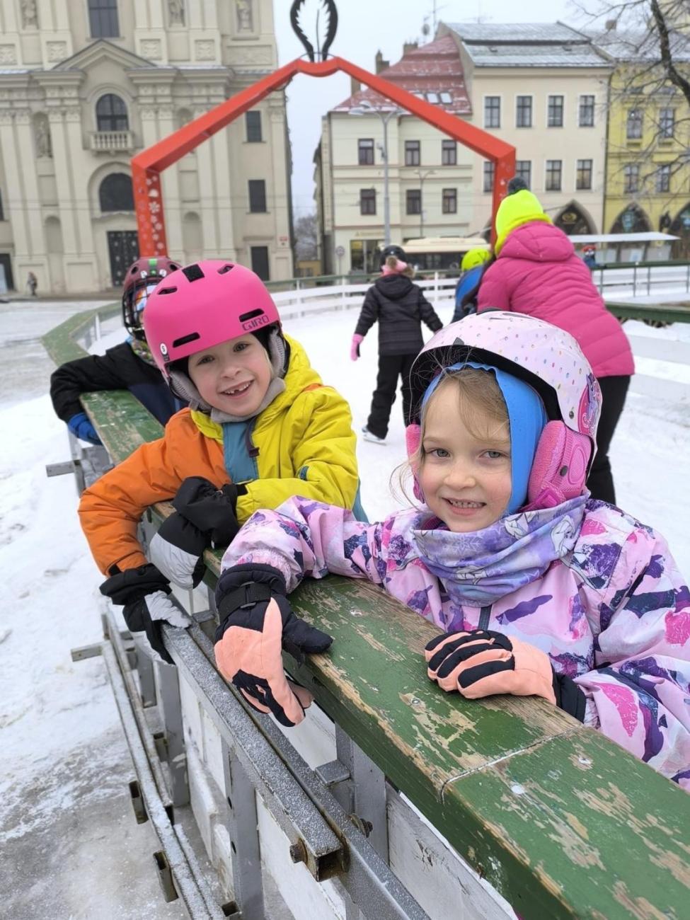 Hodina tělesné výchovy na bruslích 1.A