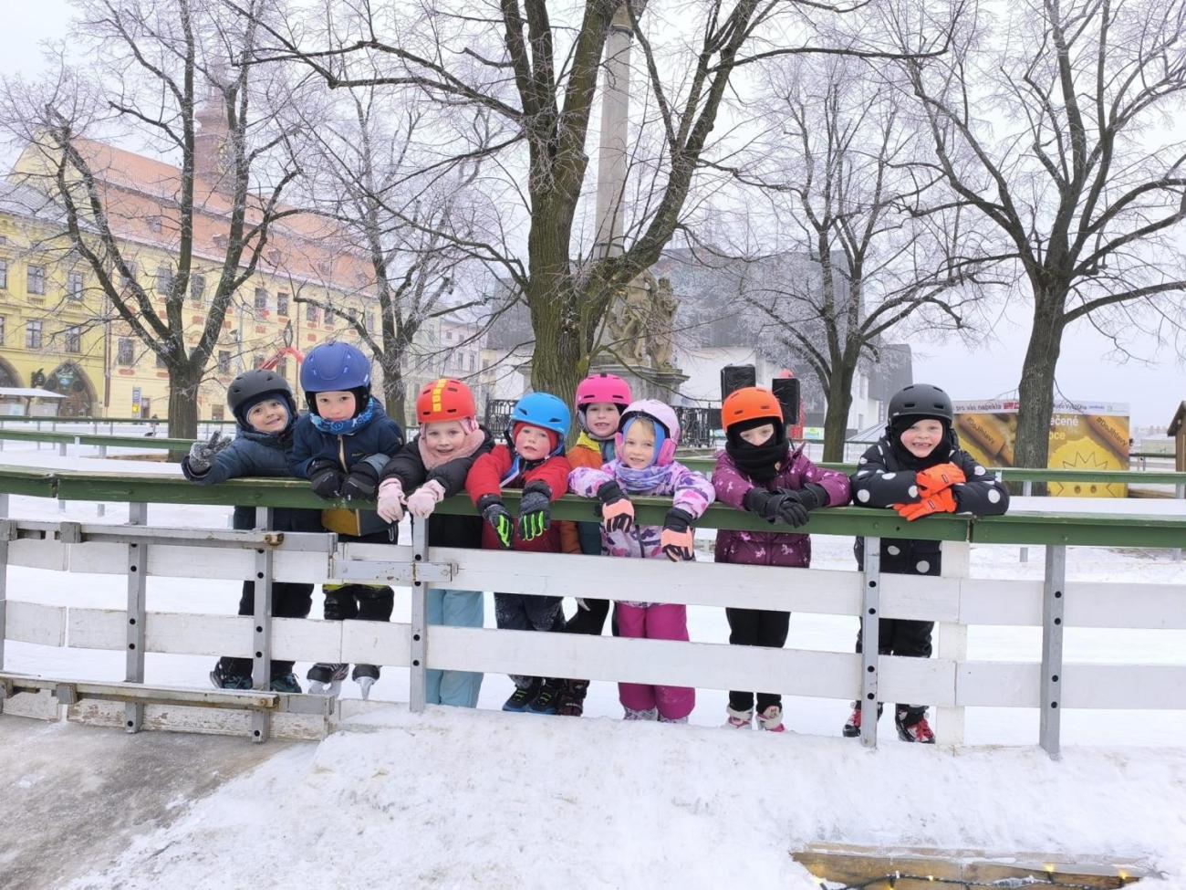 Hodina tělesné výchovy na bruslích 1.A