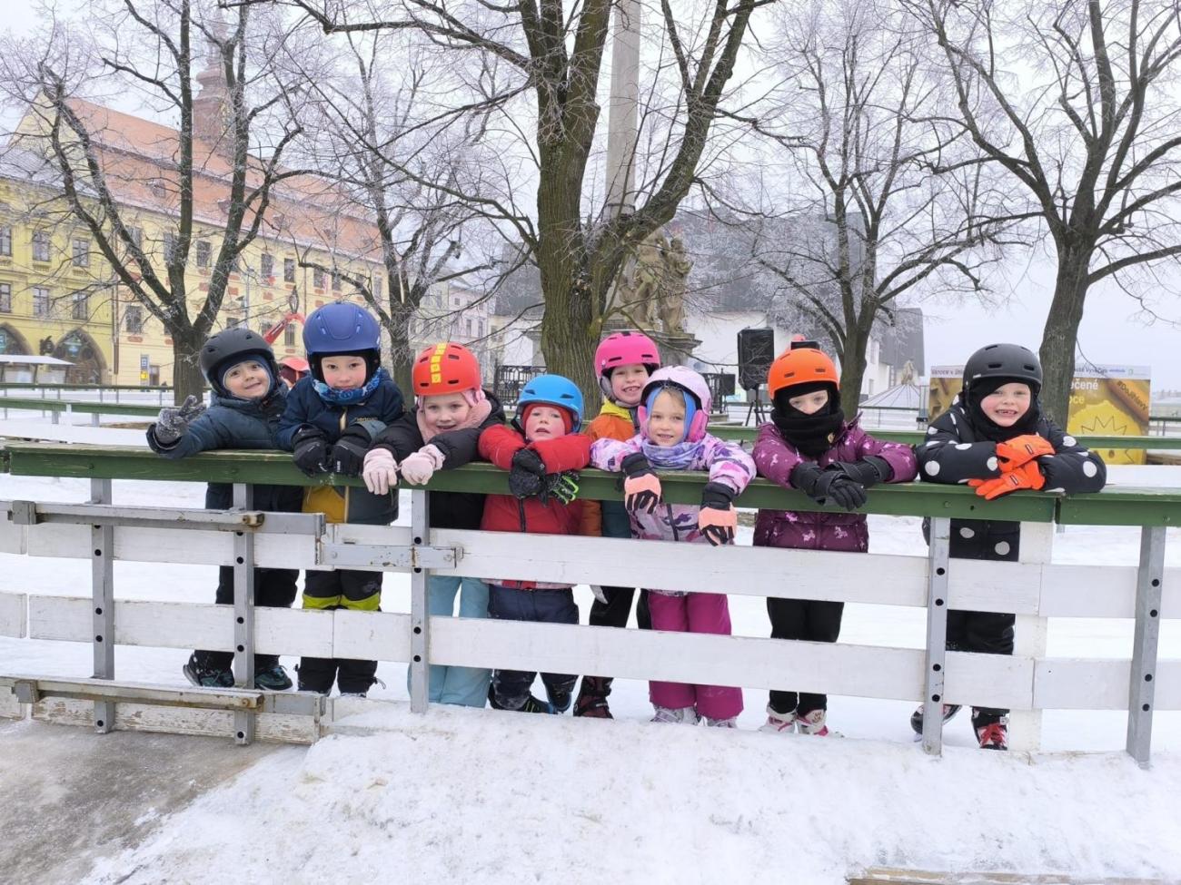 Hodina tělesné výchovy na bruslích 1.A