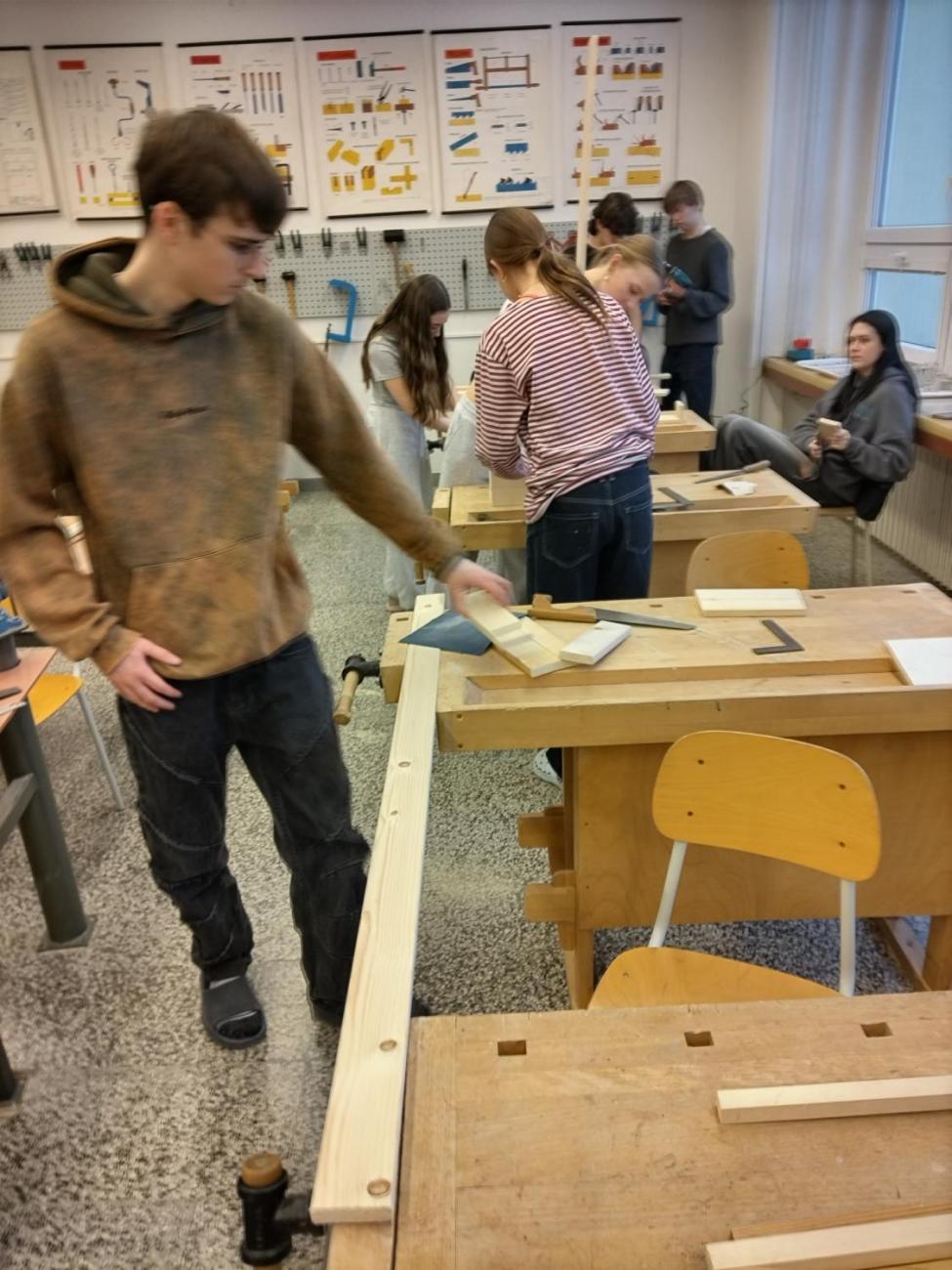 Vyrábíme krmítka i ptačí budky