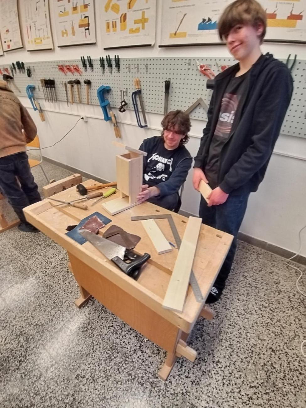 Vyrábíme krmítka i ptačí budky