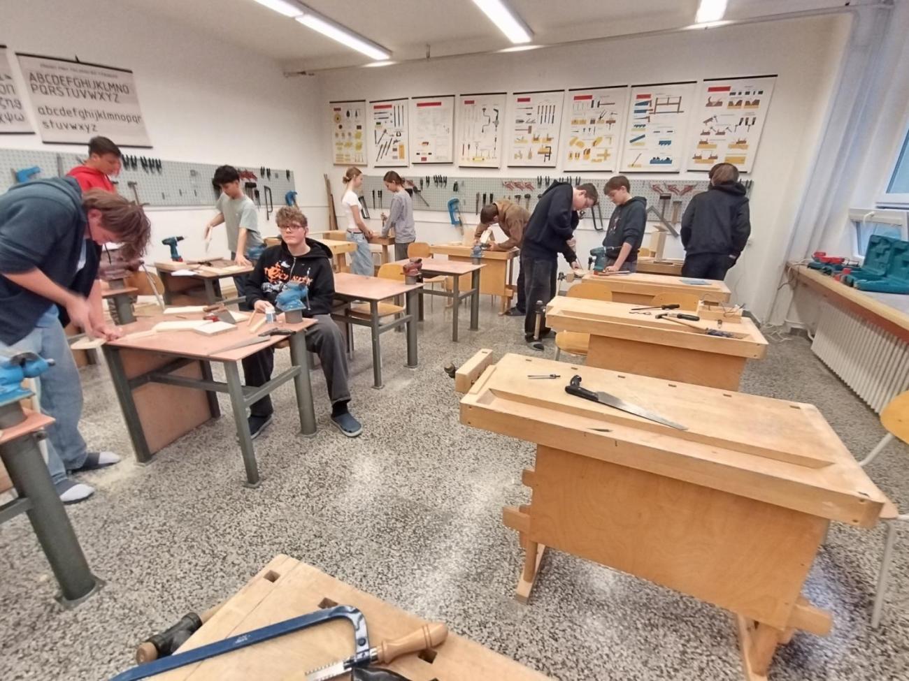 Vyrábíme krmítka i ptačí budky