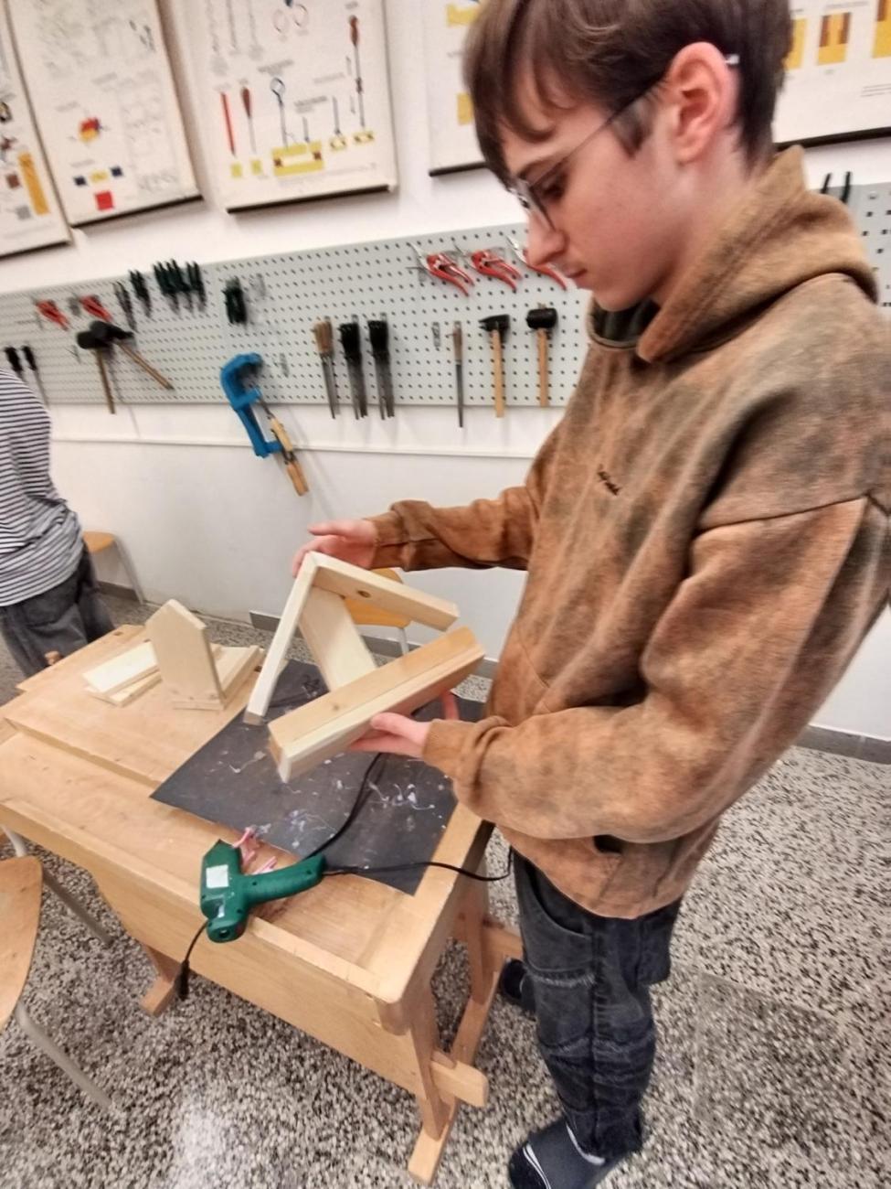 Vyrábíme krmítka i ptačí budky