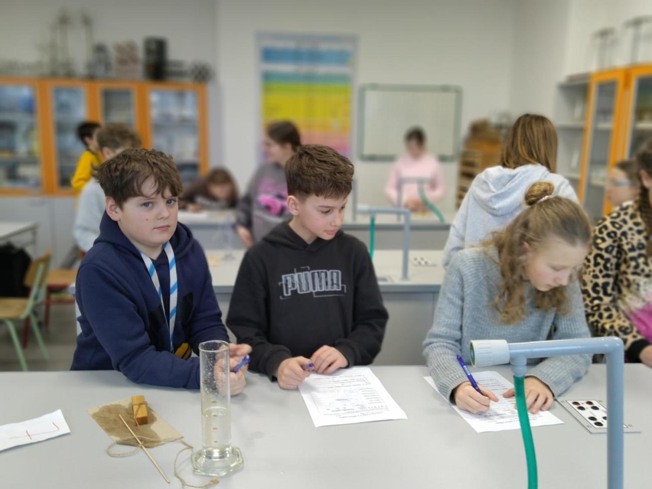 Praktická měření objemu – fyzika, 6. roč.