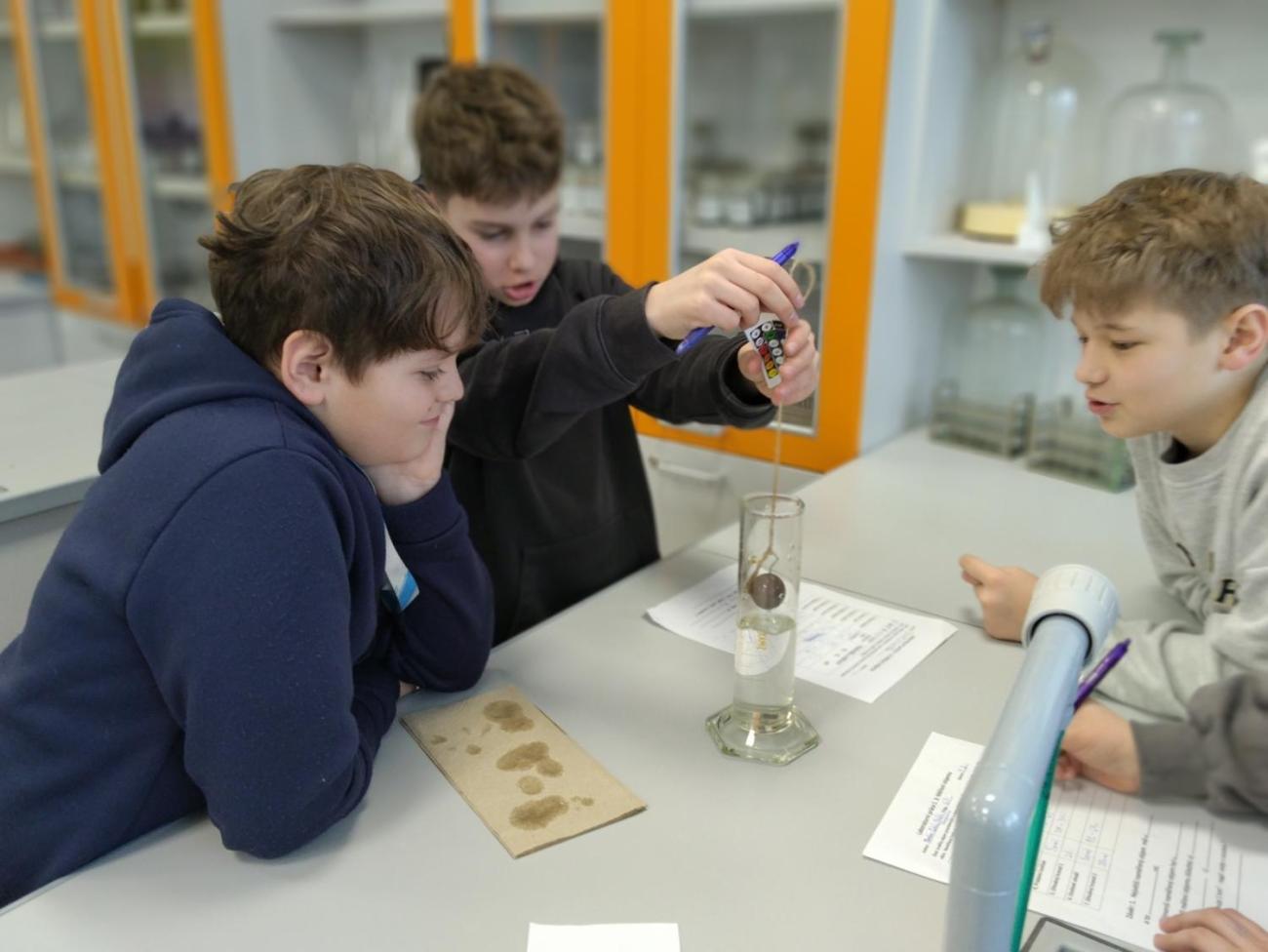 Praktická měření objemu – fyzika, 6. roč.