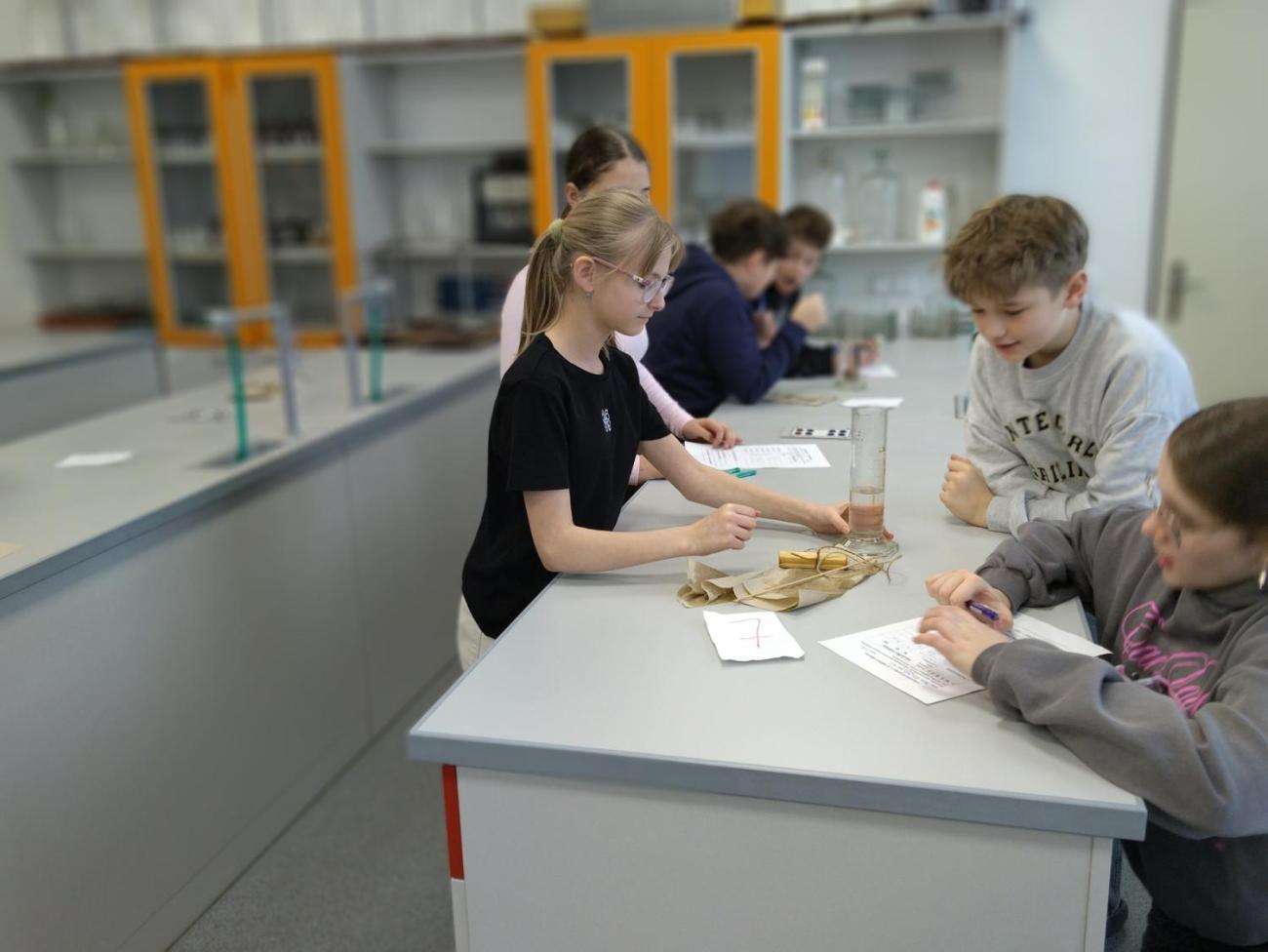 Praktická měření objemu – fyzika, 6. roč.