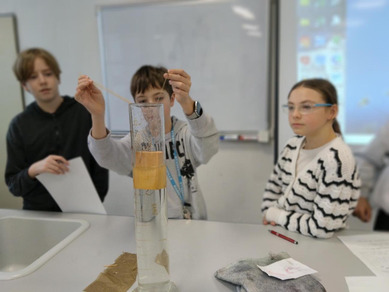 Praktická měření objemu – fyzika, 6. roč.