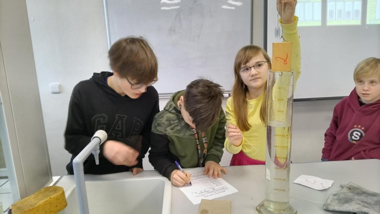 Praktická měření objemu – fyzika, 6. roč.