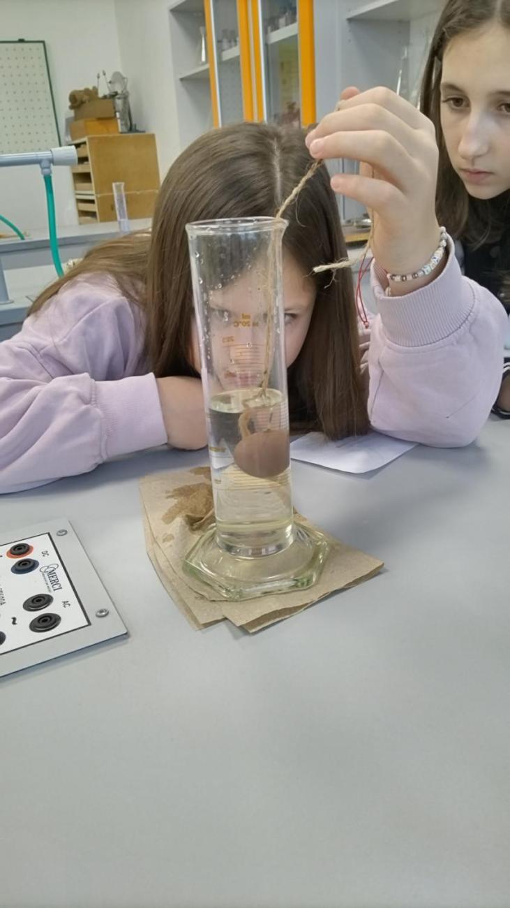 Praktická měření objemu – fyzika, 6. roč.