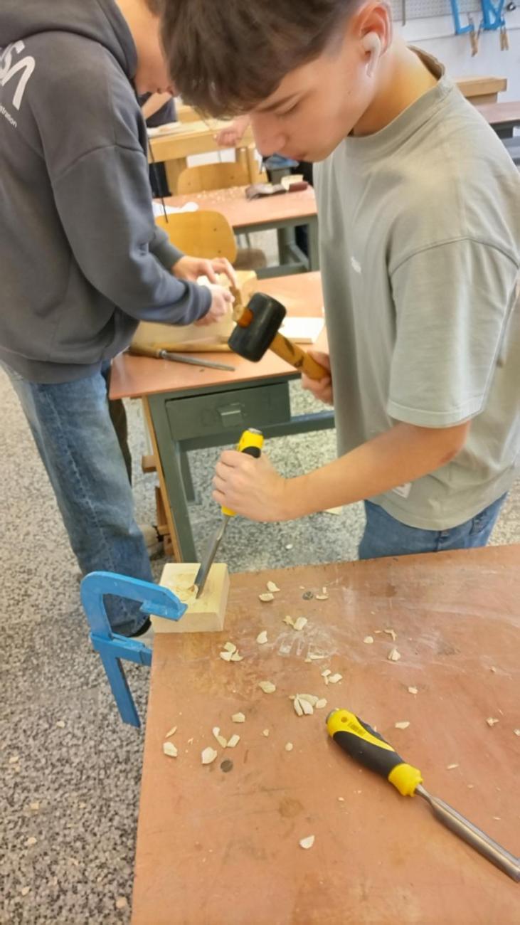 PRÁCE S DŘEVEM – DLABÁNÍ A ZHOTOVENÍ VLASTNÍHO VÝROBKU