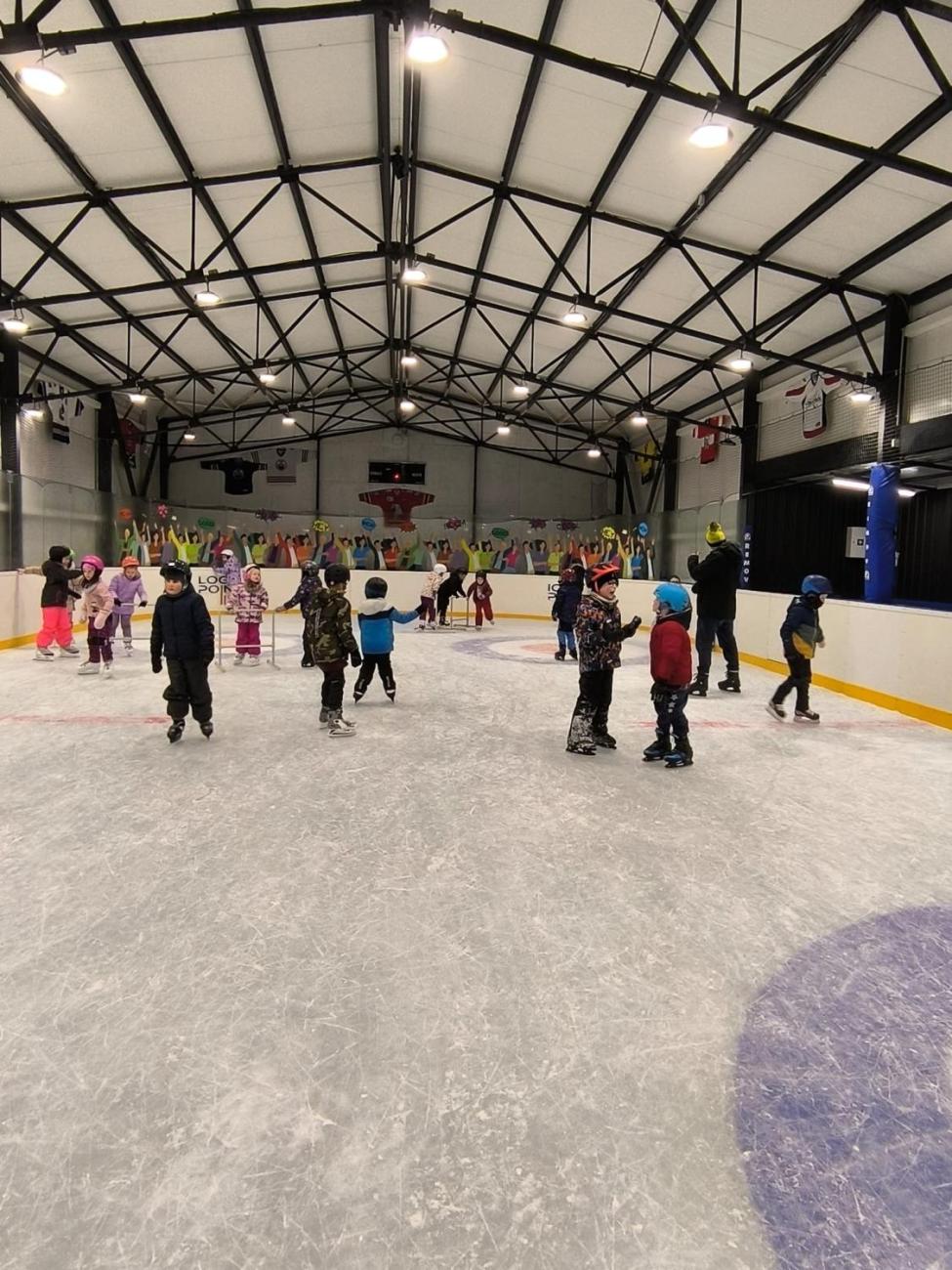 Bruslení 1.A na zimním stadionu ICE POINT 112