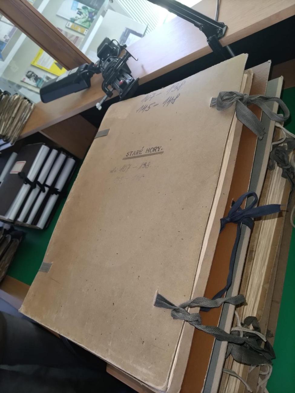 HUMANITNÍ SEMINÁŘ V ARCHIVU