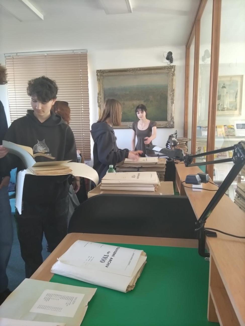 HUMANITNÍ SEMINÁŘ V ARCHIVU