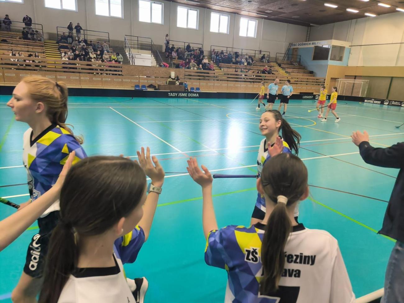 Baráž o postup na MČR ve florbalu – mladší žákyně uspěly!