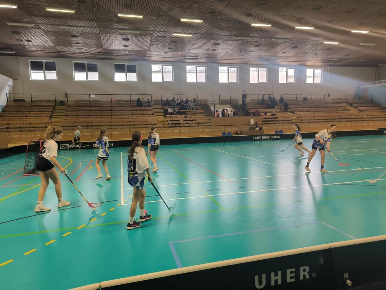 Baráž o postup na MČR ve florbalu – mladší žákyně uspěly!