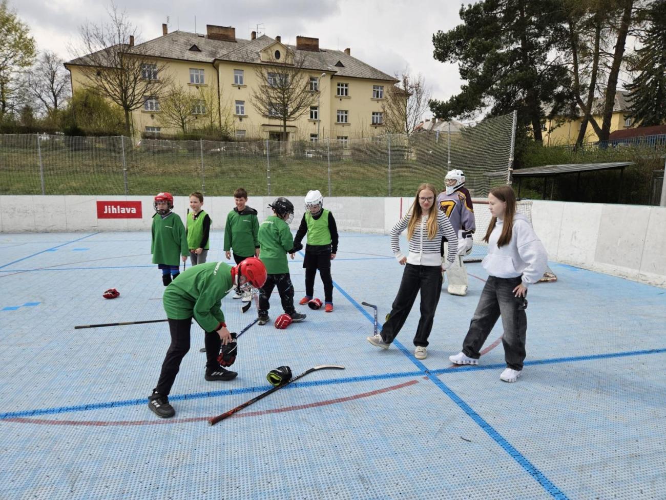 Hokejbalem proti drogám