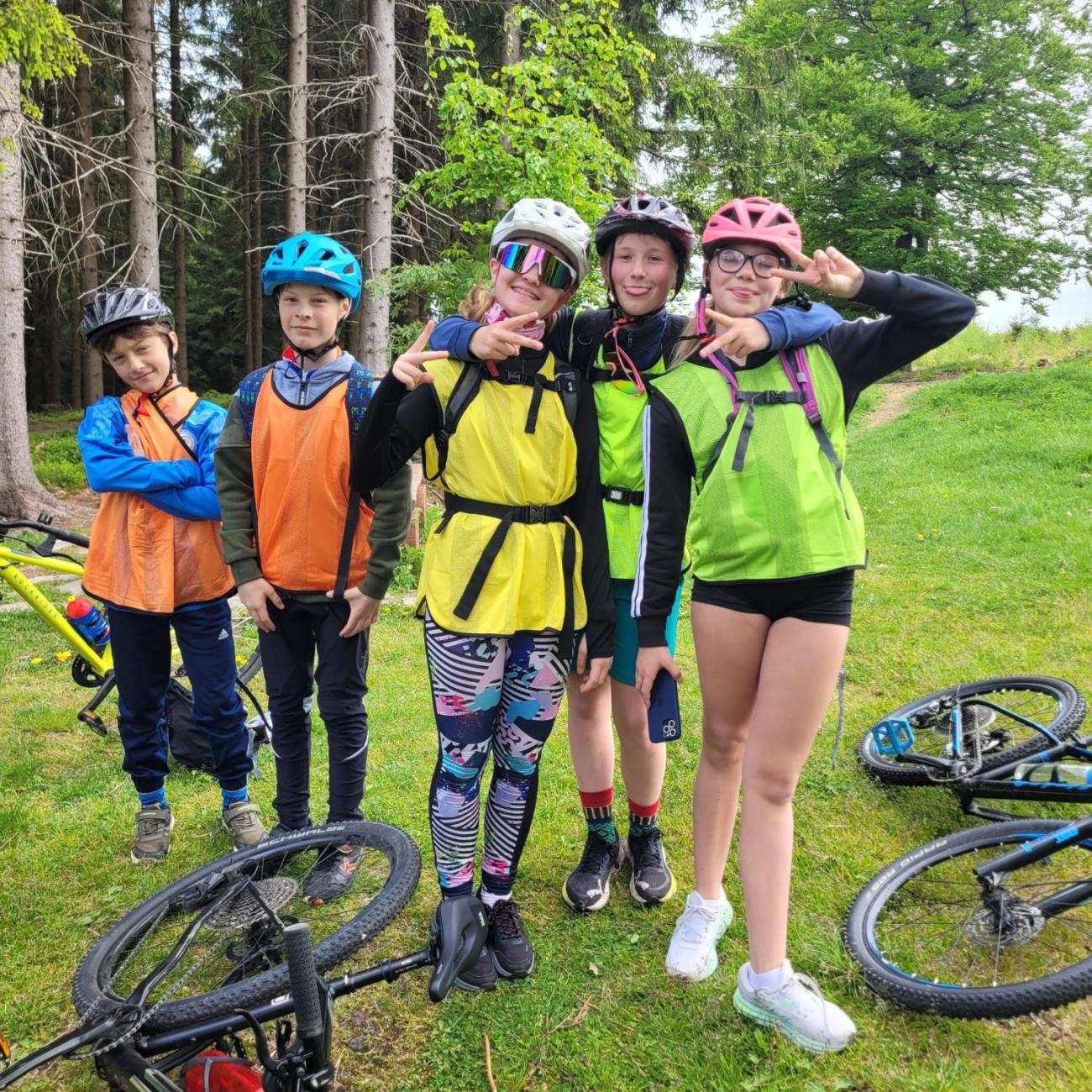 2. den cykloturistického kurzu 6.C – Javořice, Míchova skála a dobrodružství v Telči