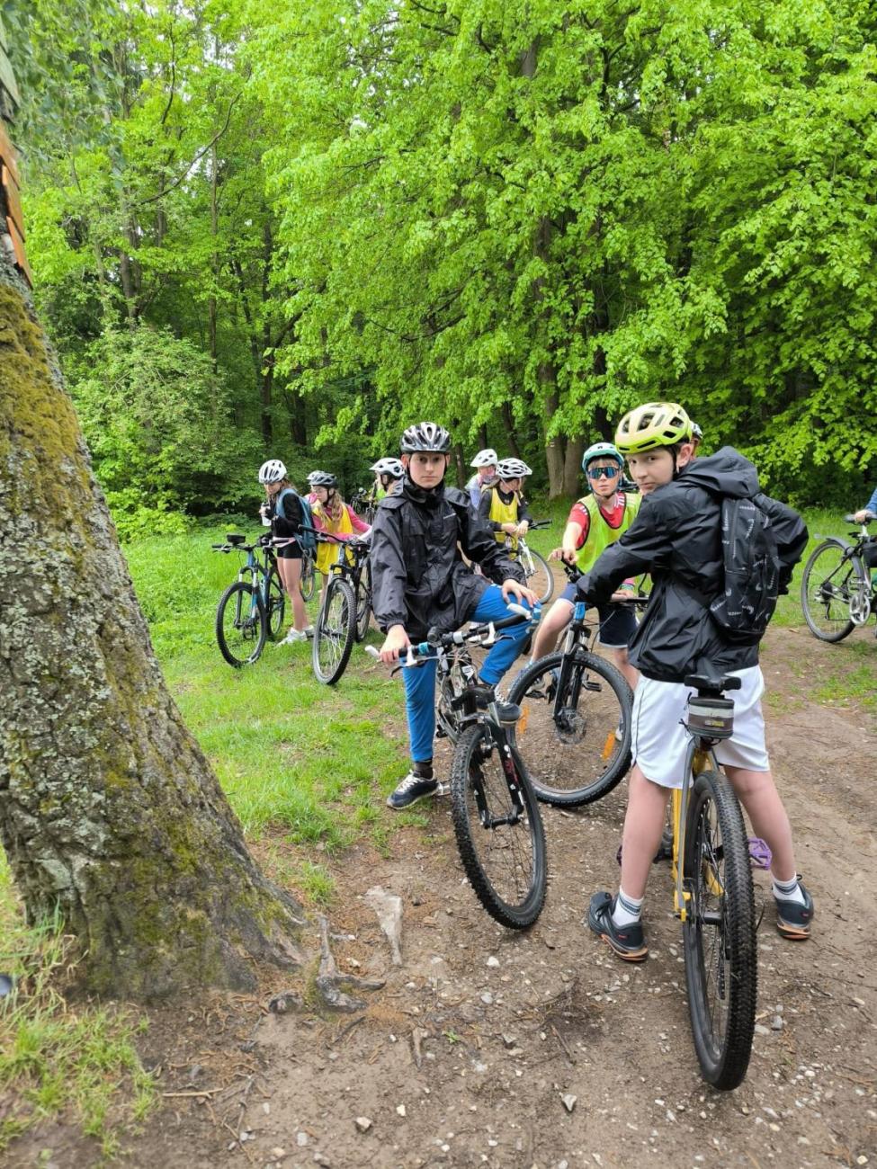 2. den cykloturistického kurzu 6.C – Javořice, Míchova skála a dobrodružství v Telči