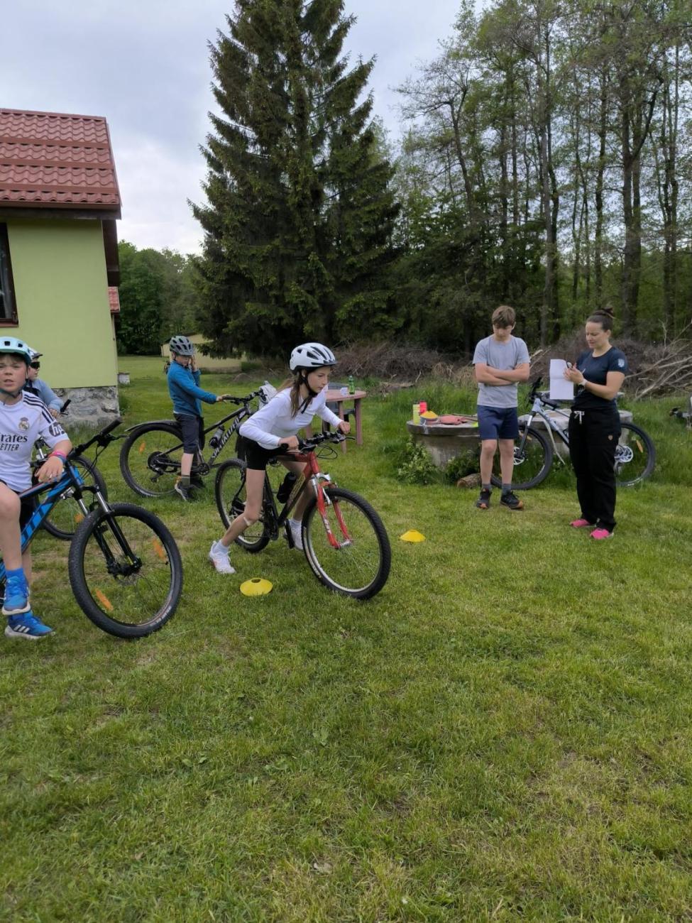 3. den cykloturistického kurzu 6.C – Roštejn, sportovní výzvy a stezka odvahy