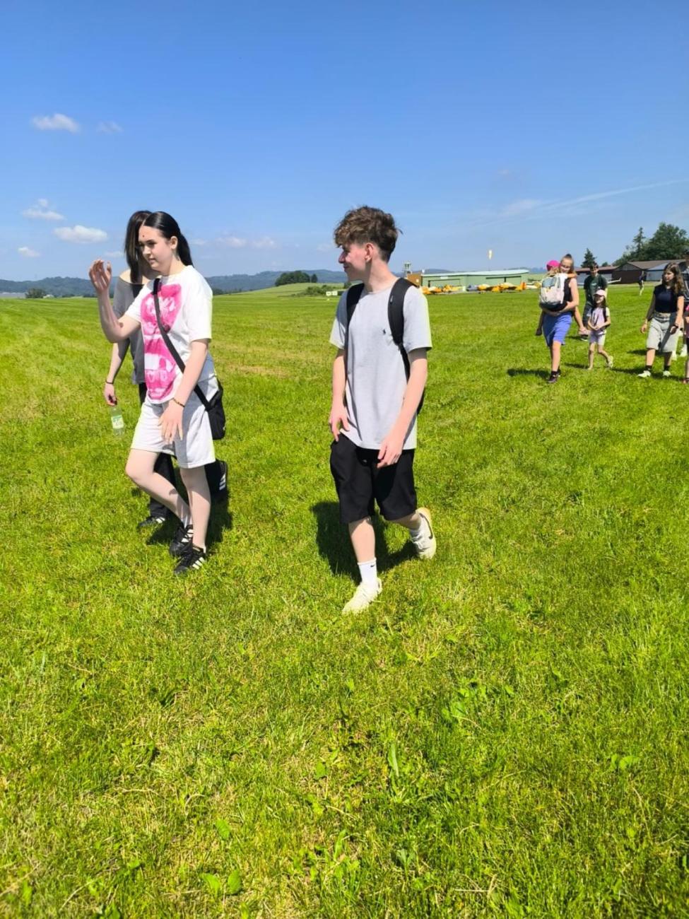 Poslední společné chvíle s deváťáky – výlet na letiště v Henčově