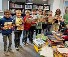 Prvňáčci z 1.A byli pasováni na rytíře čtenáře